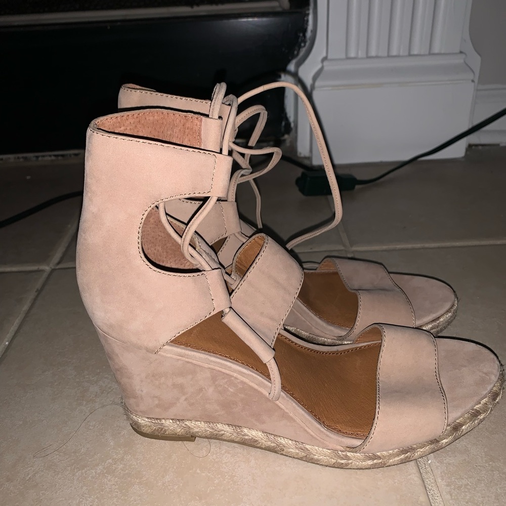 BRAND NEW Frye Boots “wedge”